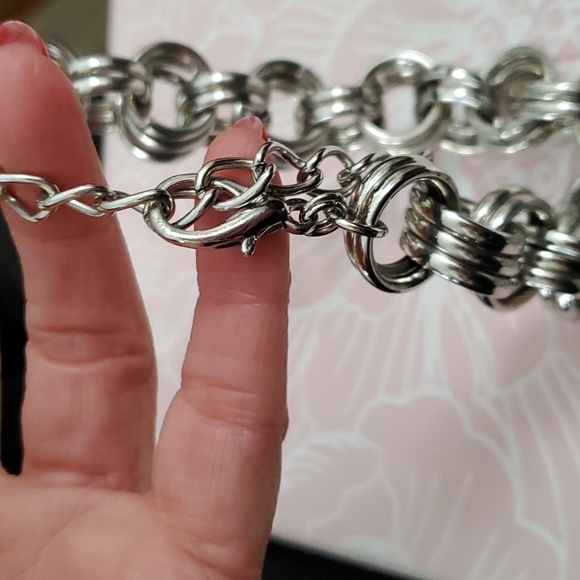 New triple loop statement necklace silver tone - Picture 3 of 3
